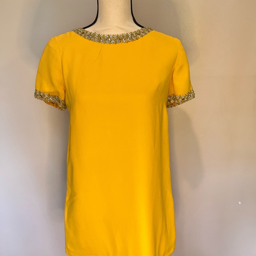 Vintage bright yellow cropped dress with metallic detail and the back is ❤️